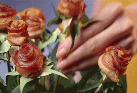 Rose-shaped bacon